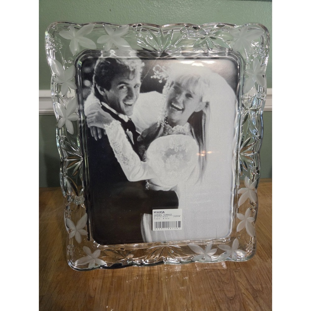 8 X 10-MIKASA GARDEN TERRACE FLORAL MIST CRYSTAL GLASS FRAME  w/ Box